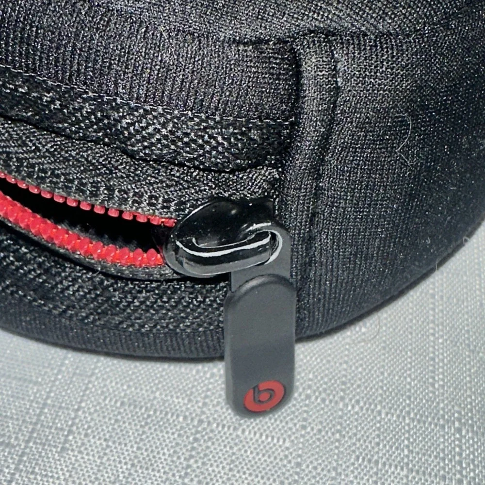 Genuine Beats by‎ Dr. Dre Powerbeats Headphone Carrying Case ONLY. Black/Red